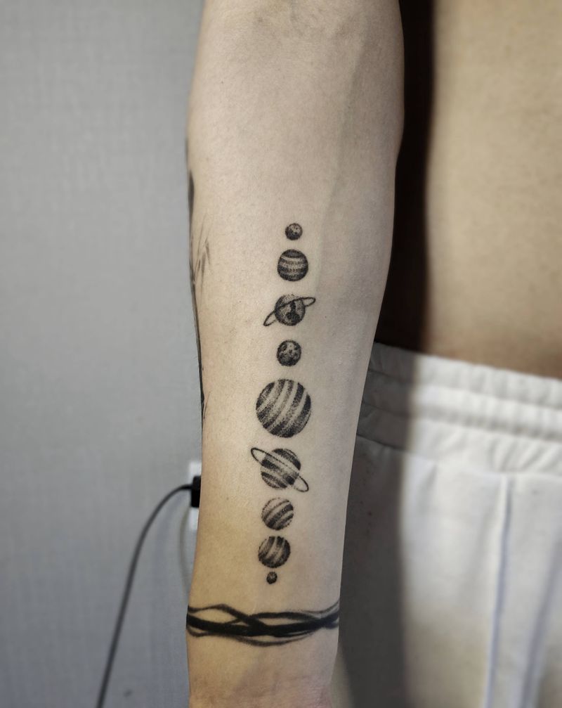 星球纹身图片_手臂点刺星球纹身图案