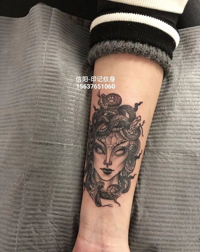 遮盖美杜莎纹身图片_手臂纹身图案