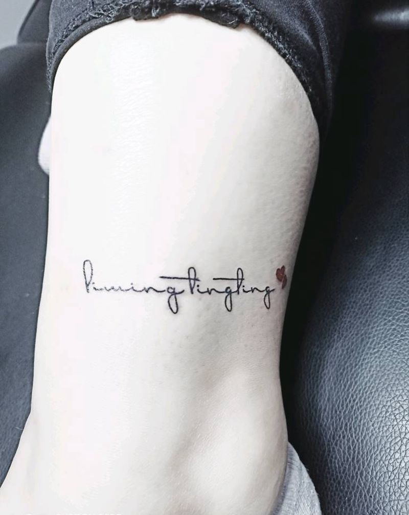 脚踝字母纹身图片