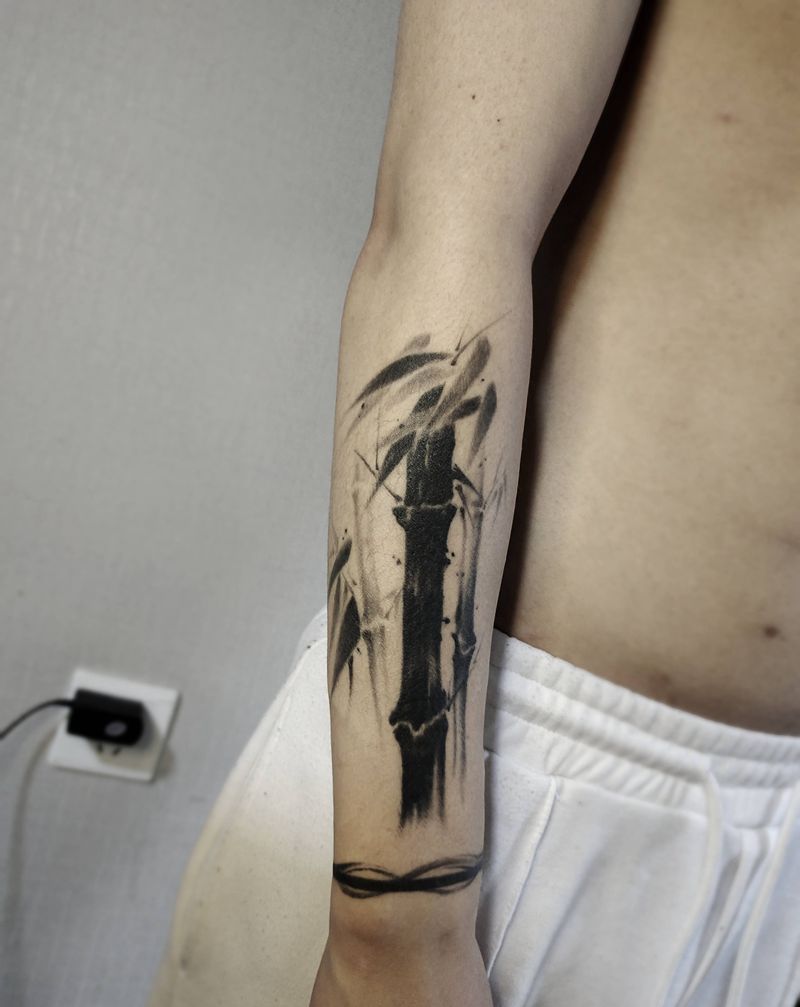 小臂遮盖字体纹身图片_手臂水墨竹子纹身图案