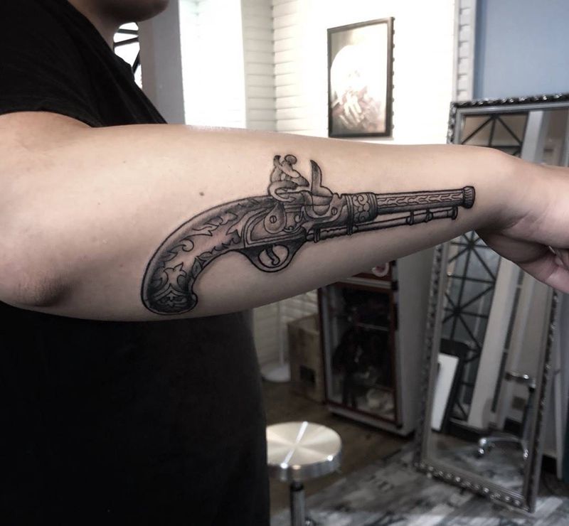 GUN纹身图片