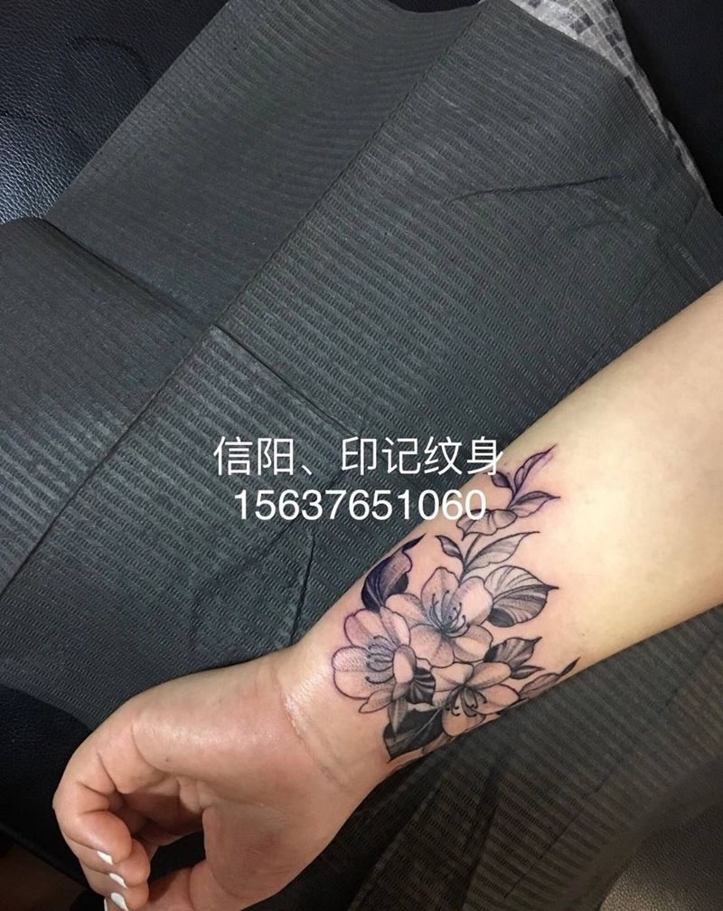 素花纹身图片_手臂纹身图案