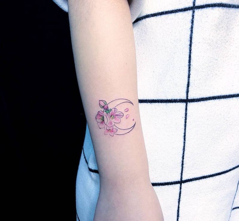 小花花纹身图片_手臂纹身图案