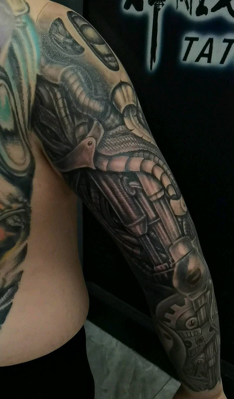 j机械臂纹身图片_手臂欧美写实纹身图案