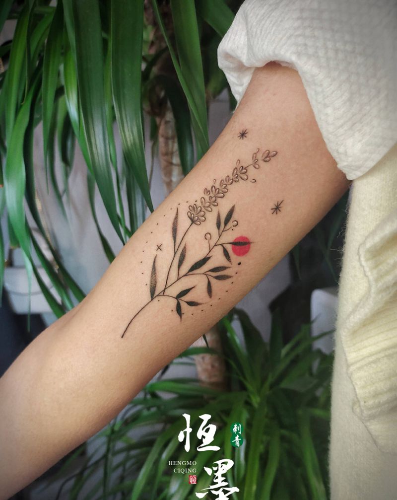 薰衣草纹身图片_手臂点刺纹身图案