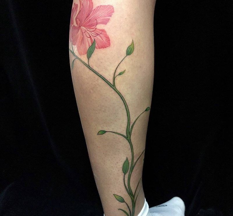 小花花纹身图片_腿部纹身图案