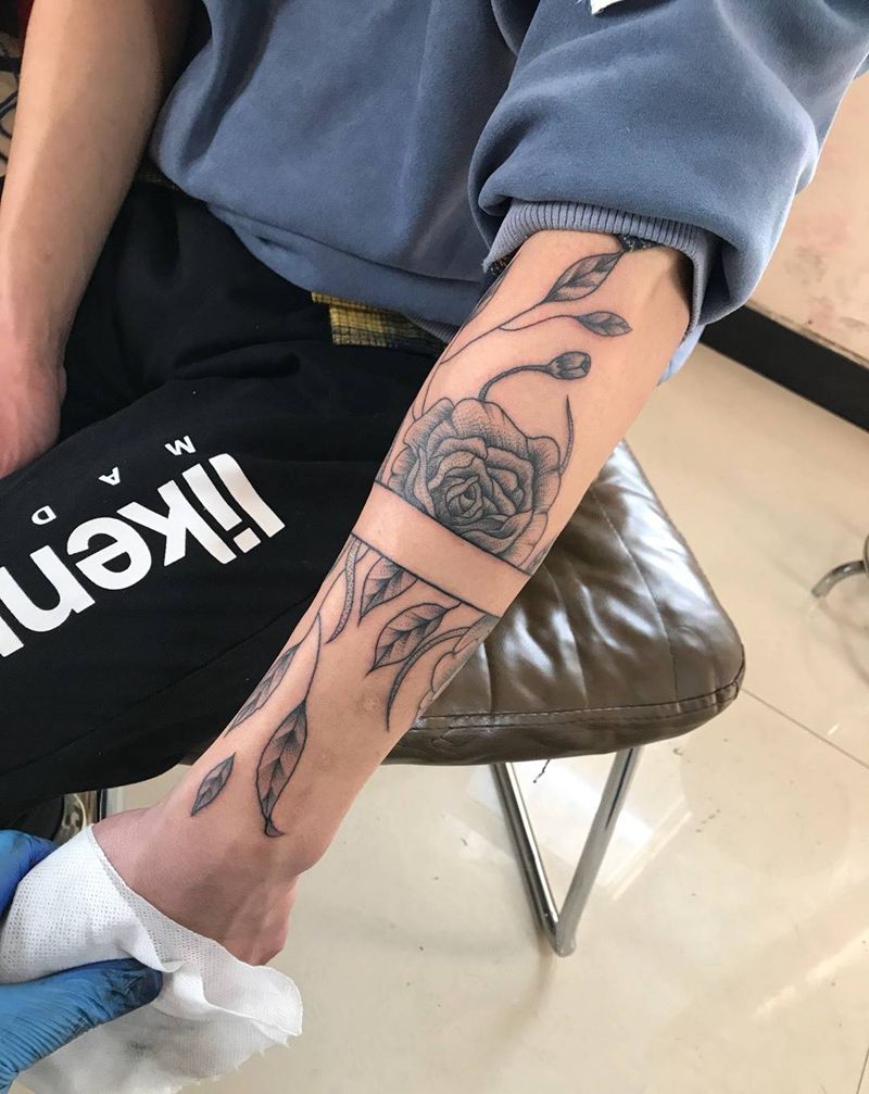 臂环纹身图片