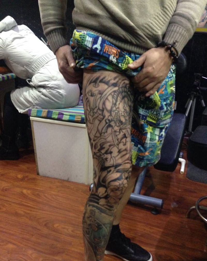 包大腿纹身图片