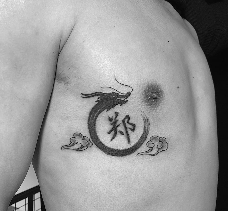 郑与龙纹身图片_胸部纹身图案