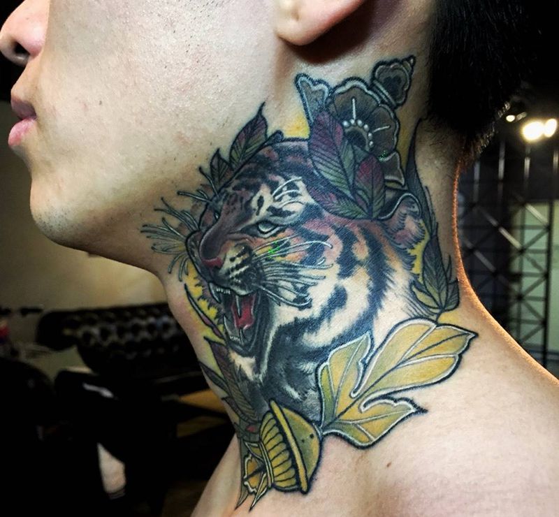 虎纹身图片_成品颈部欧美动物纹身图案