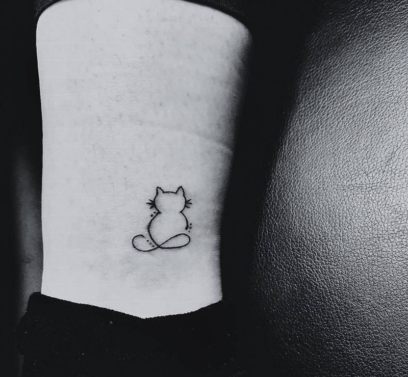 猫纹身图片_脚部纹身图案