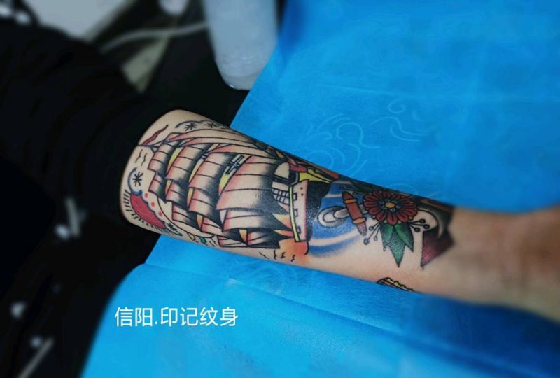 oldschool小臂拼接纹身图片