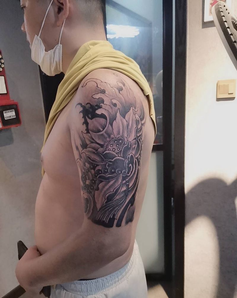 莲花纹身图片_手臂新传统纹身图案