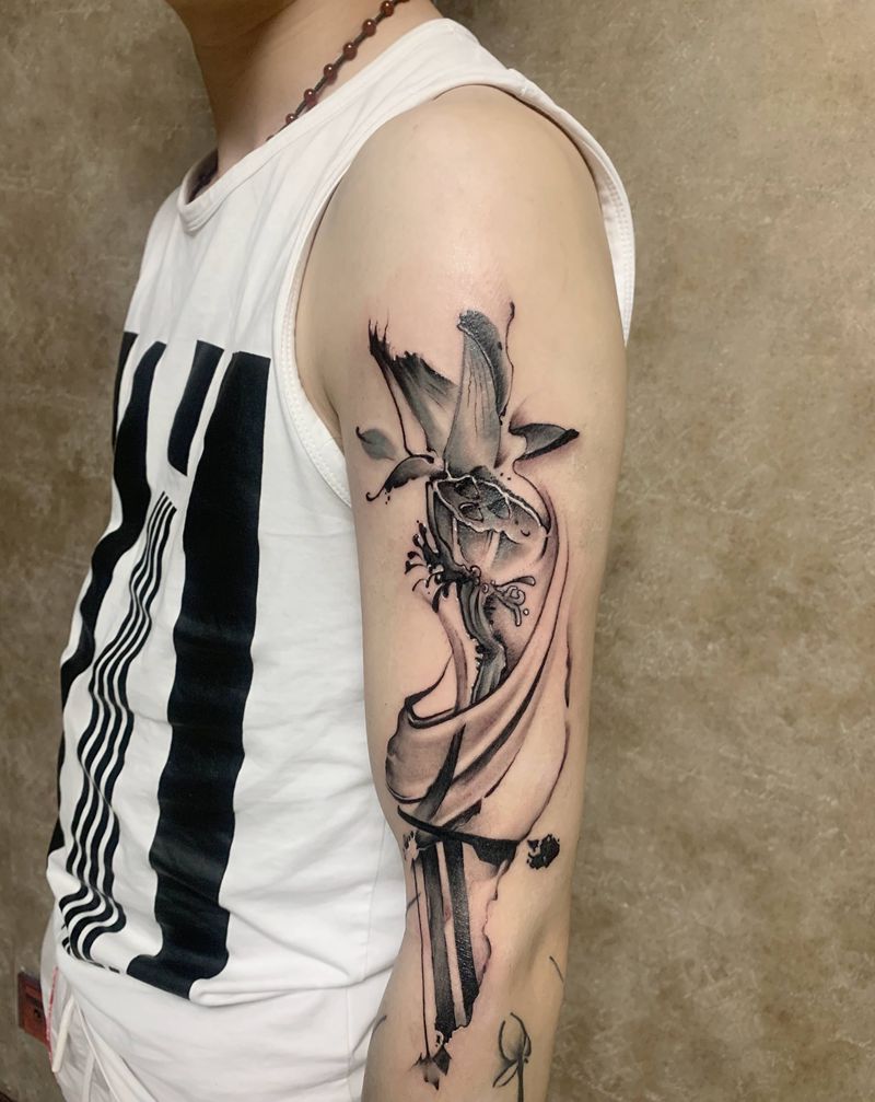 水墨纹身图片_手臂水墨莲花纹身图案