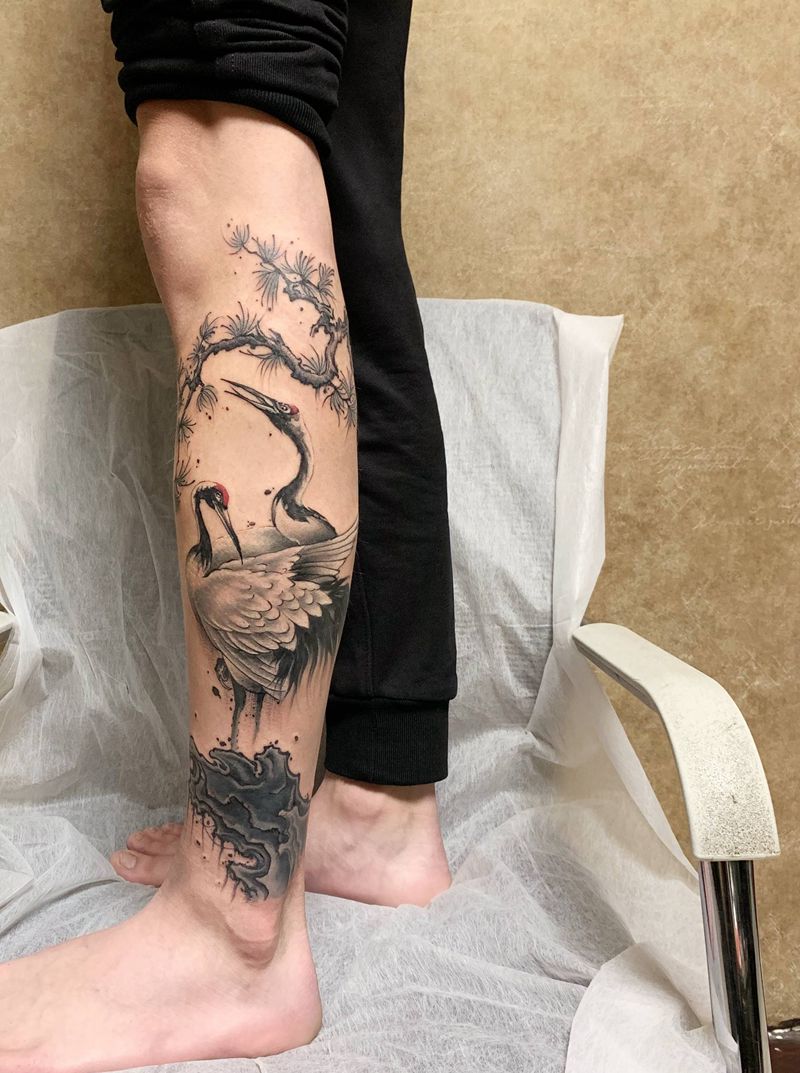 遮盖纹身图片_腿部新传统水墨鹤纹身图案