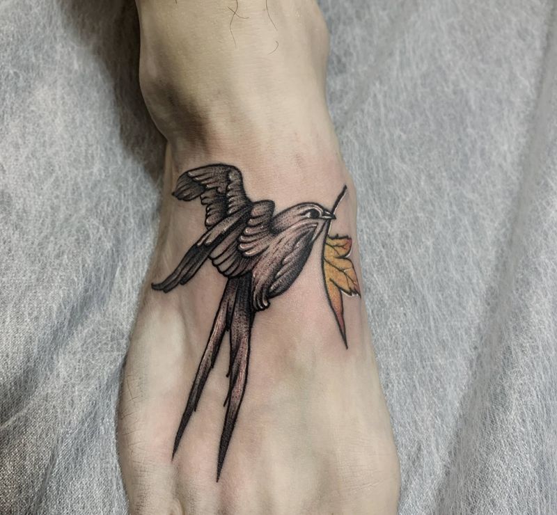 燕子纹身图片_脚部点刺燕子纹身图案