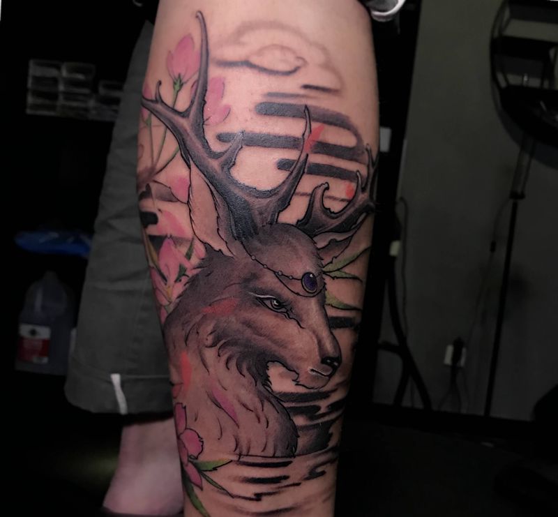 鹿纹身图片_腿部新传统鹿 樱花纹身图案