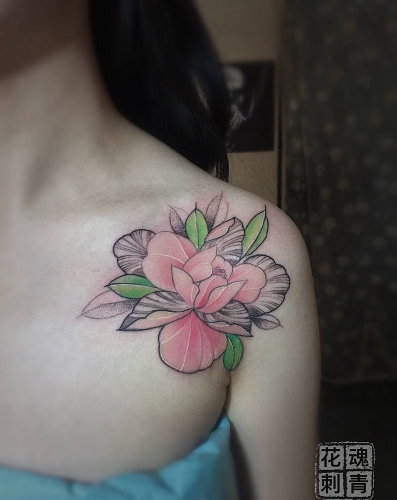 肩花纹身图片_肩部水彩点刺花纹身图案