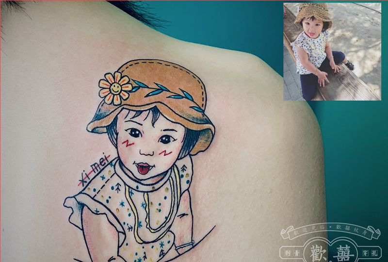 小女孩纹身图片_肩部卡通纹身图案