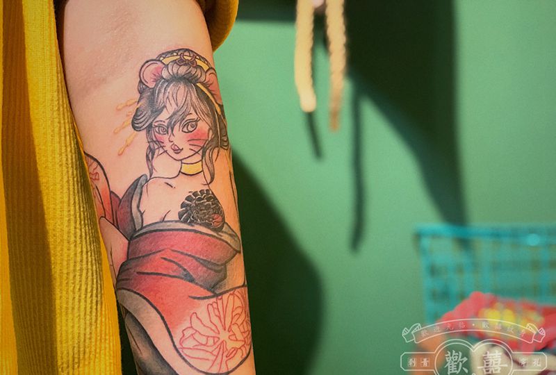 鼠女纹身图片_手臂插画纹身图案
