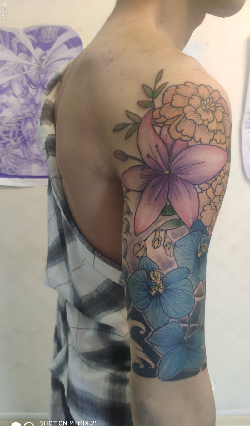 花纹身图片_手臂新传统老传统纹身图案