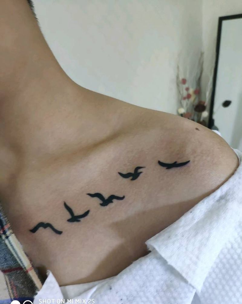 大雁南飞纹身图片_肩部新传统纹身图案