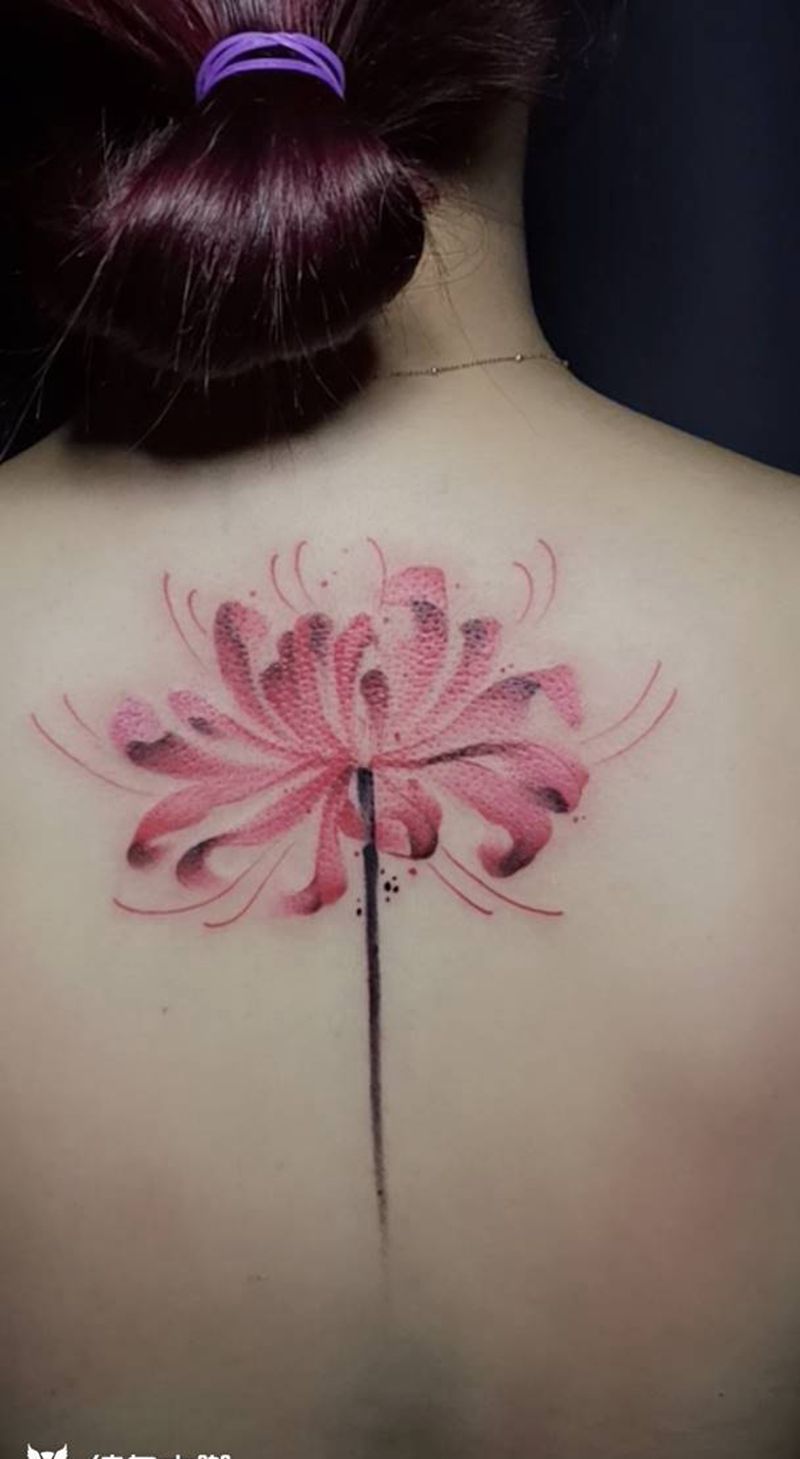彼岸花纹身图片_背部水彩水墨纹身图案