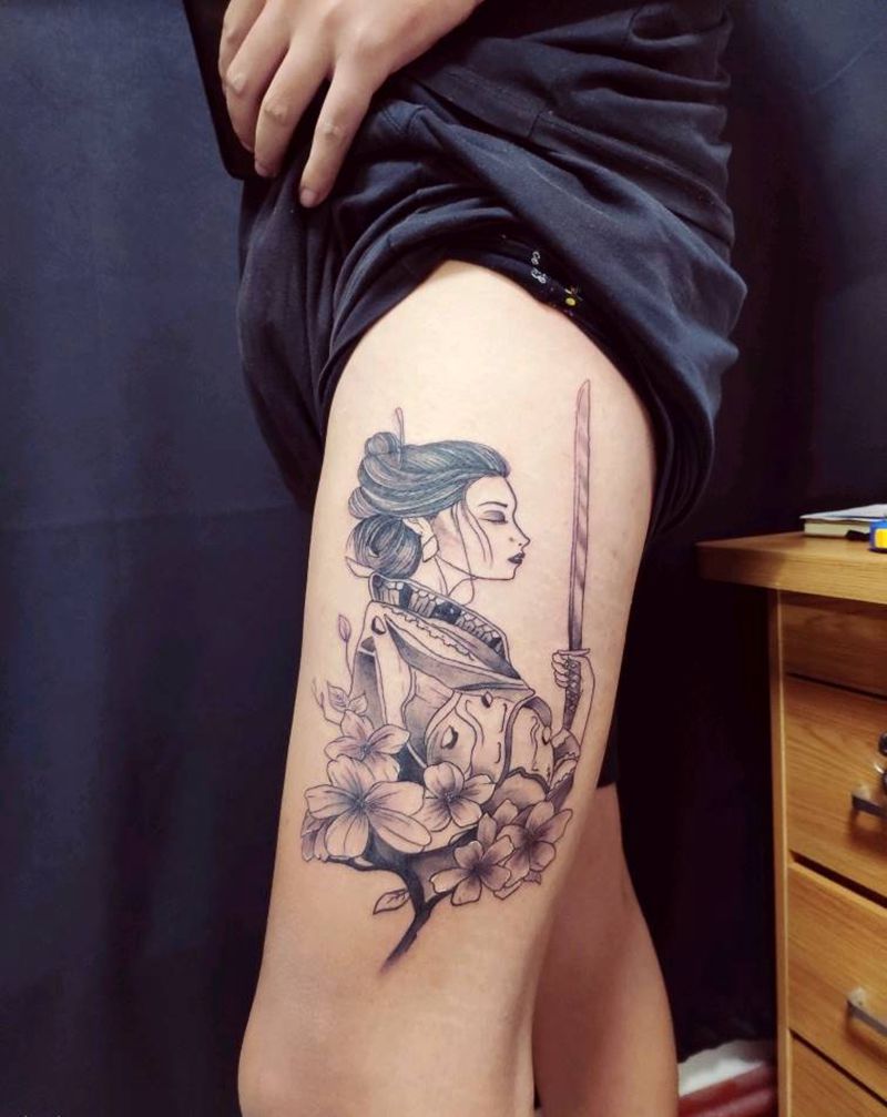 大腿艺妓纹身图片_新传统纹身图案