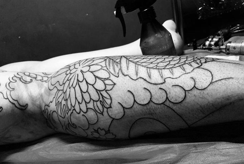 花腿龙 线条纹身图片_腿部老传统纹身图案