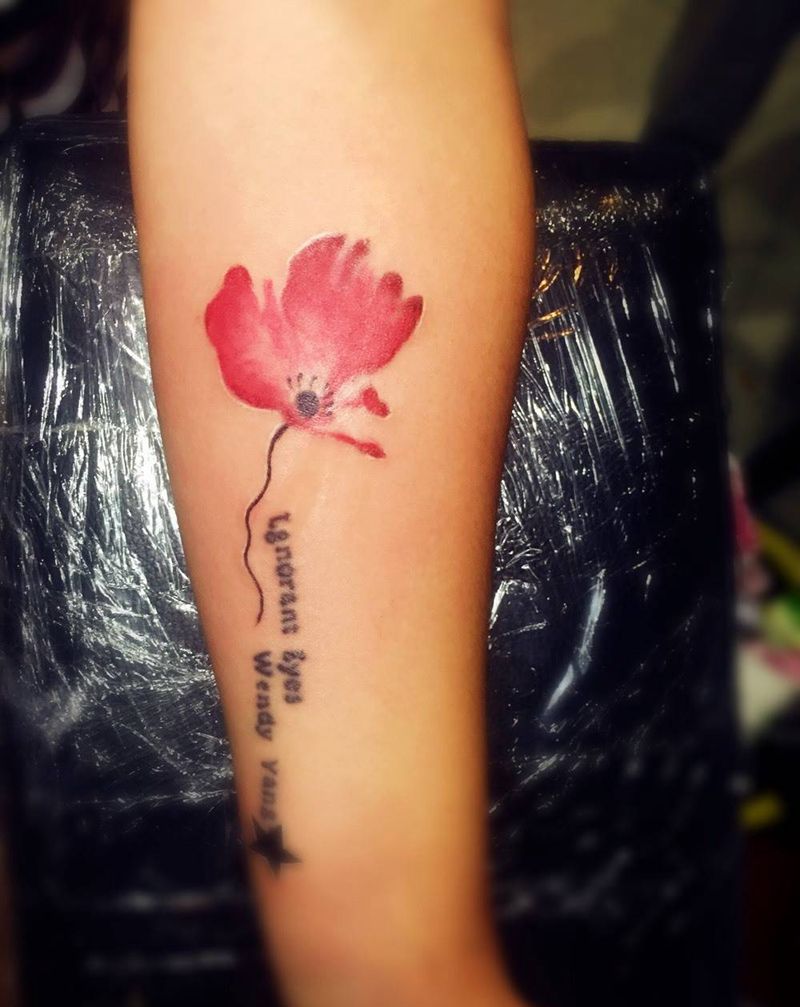 罂粟花，字母是所谓的半永久纹身纹身图片_成品手臂清新植物纹身图案