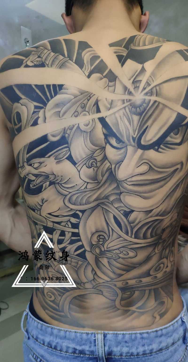 满背二郎神纹身图片_背部新传统纹身图案