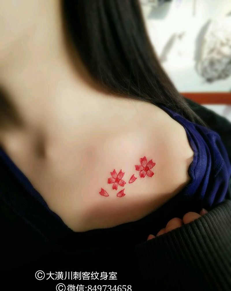 樱花纹身图片_胸部清新纹身图案