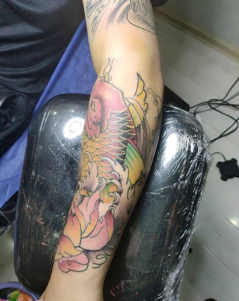 鲤鱼纹身图片_手臂新传统纹身图案