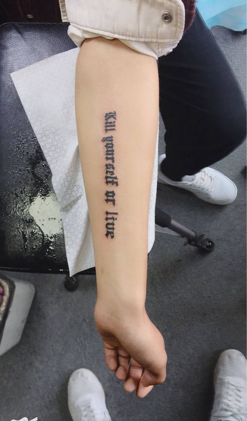 字母纹身图片_手臂纹身图案