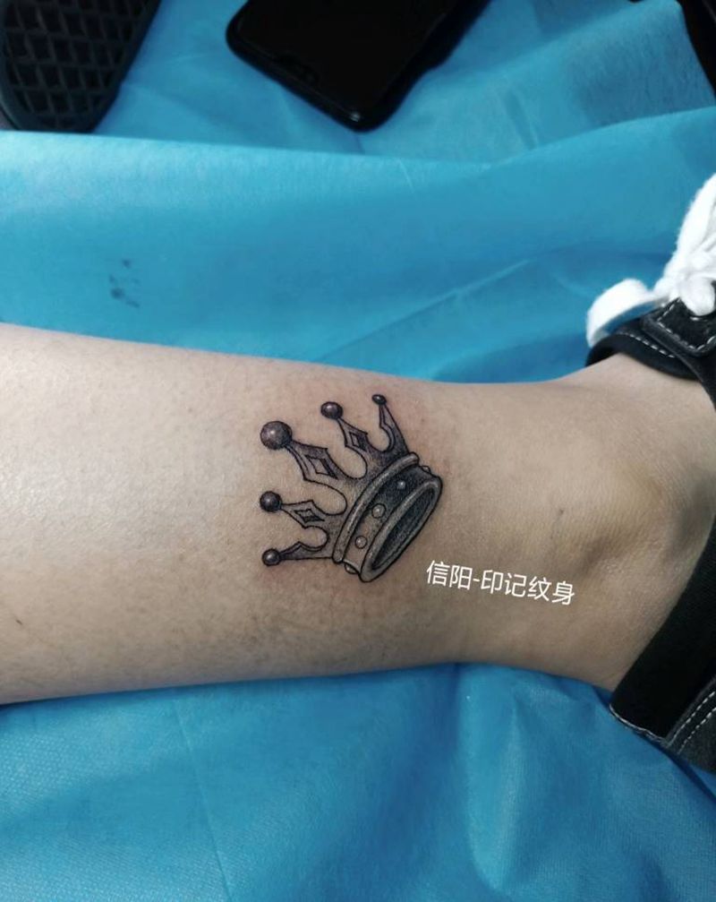 皇冠纹身图片_脚部纹身图案