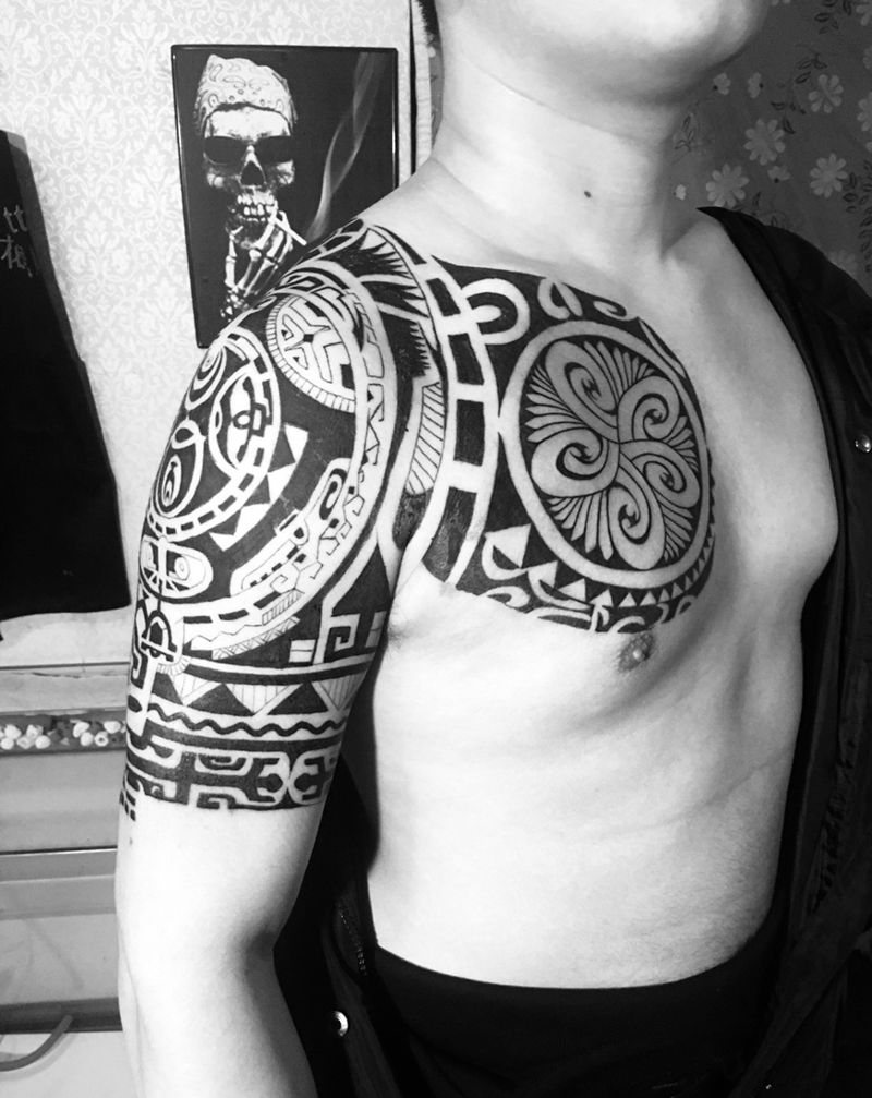 图腾半胛纹身图片