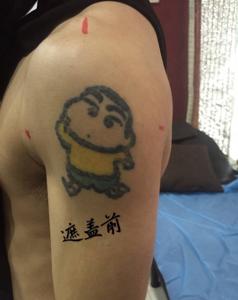 鲤鱼遮盖蜡笔小新纹身图片_手臂动物纹身图案