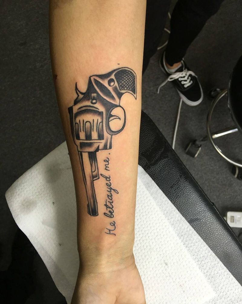 擦枪走火纹身图片