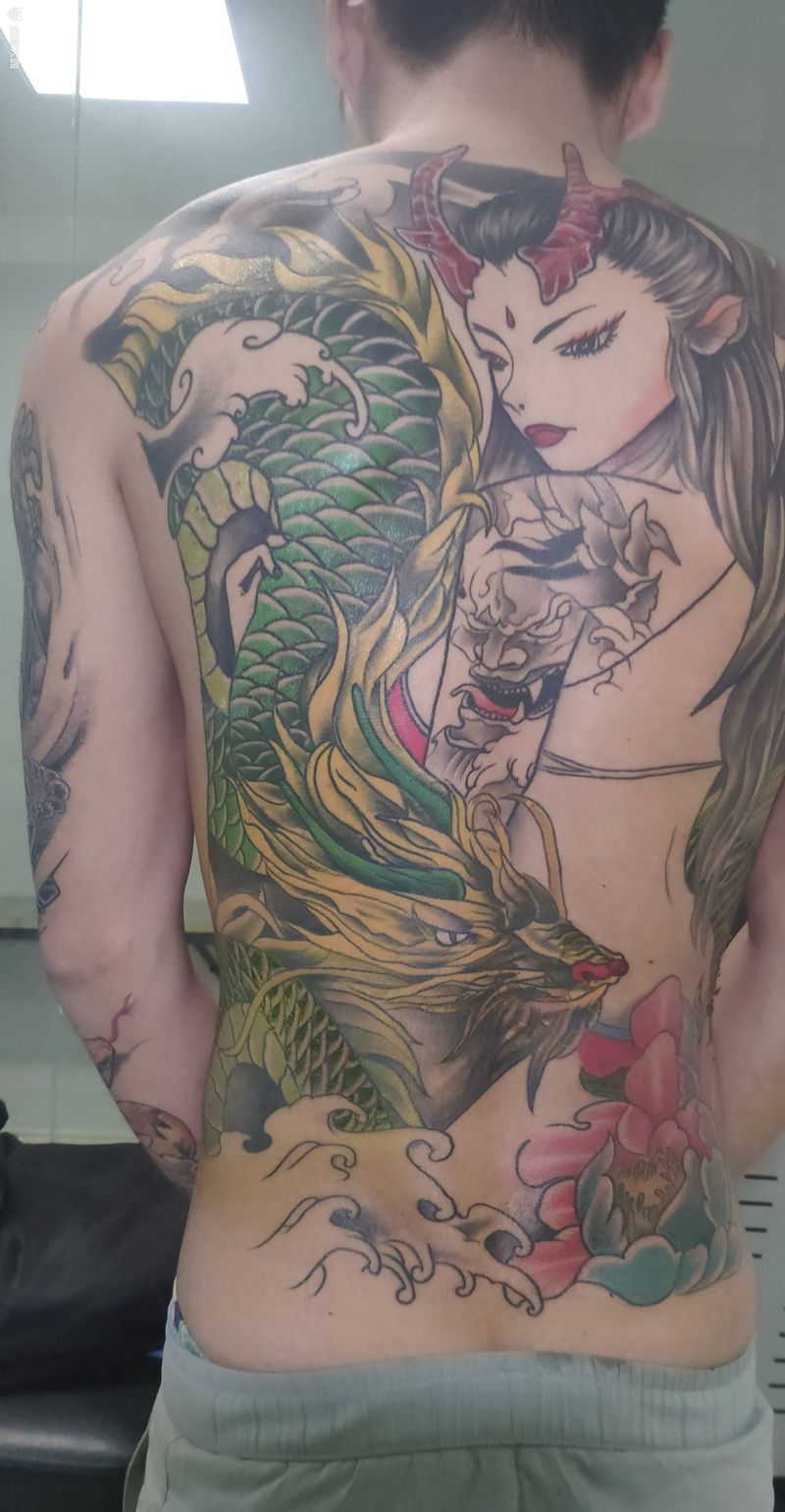 龙姬纹身图片_背部新传统纹身图案