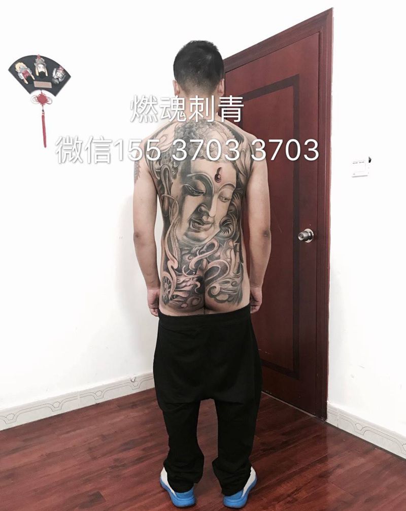 满背大佛纹身图片