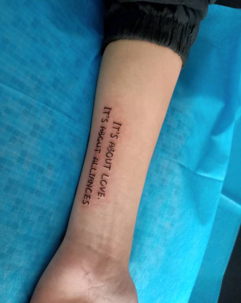 字母小文身纹身图片_手臂纹身图案