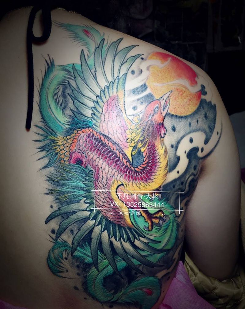 凤凰纹身图片_肩部背部新传统凤凰纹身图案