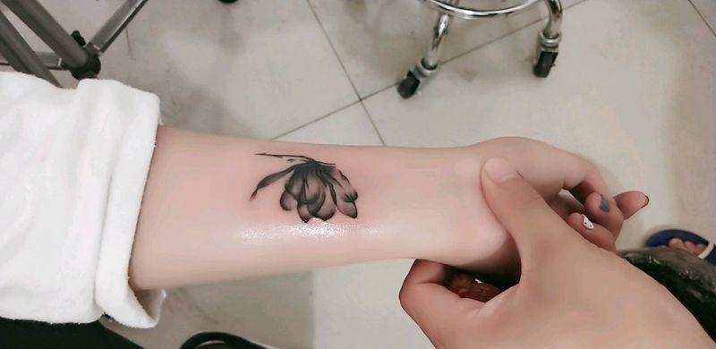 花纹身图片_手臂纹身图案