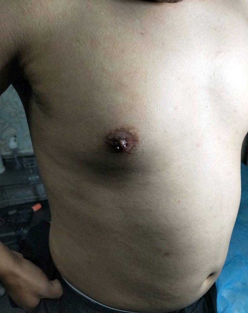 男士乳钉纹身图片_欧美写实纹身图案