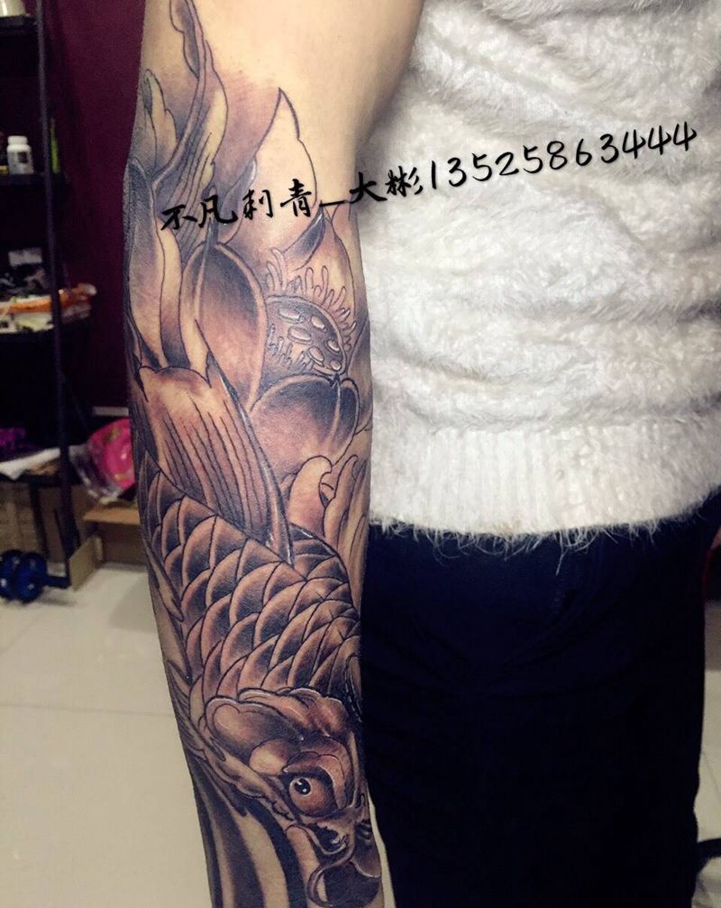 花臂未完纹身图片_手臂传统宗教纹身图案