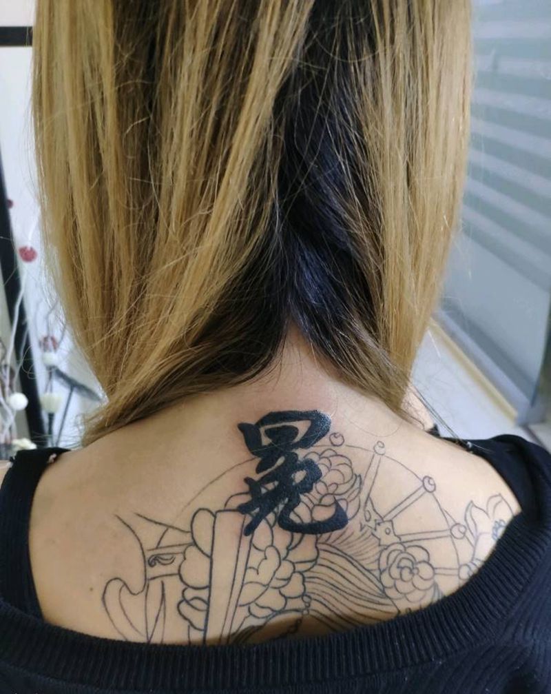 字体纹身图片_背部新传统纹身图案