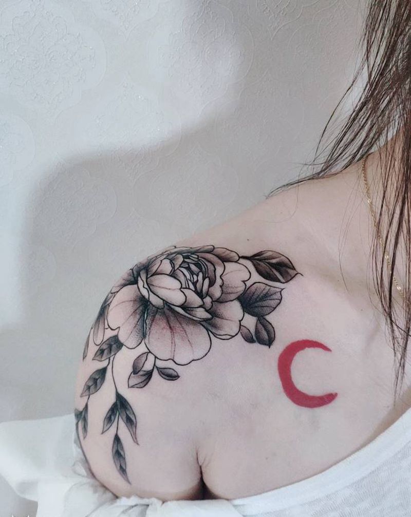 素花纹身图片_肩部新传统纹身图案