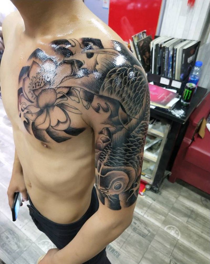 鲤鱼半胛纹身图片