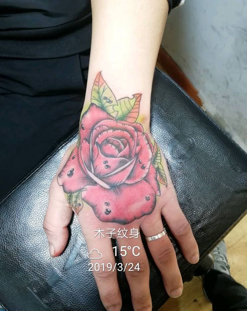玫瑰花手纹身图片_手臂纹身图案