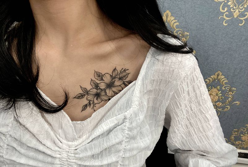 素花纹身图片_肩部颈部点刺素花纹身图案